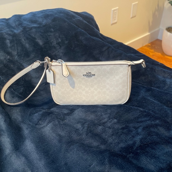 NWOT Coach Nolita 19 Signature Canvas Wristlet Glacier White Silver Hardware - Picture 3 of 12